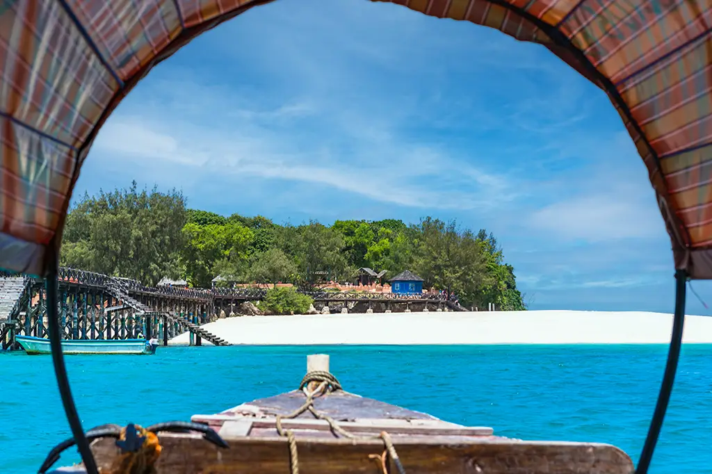 Boat-Transfer-to-Prison-Island-Zanzibar